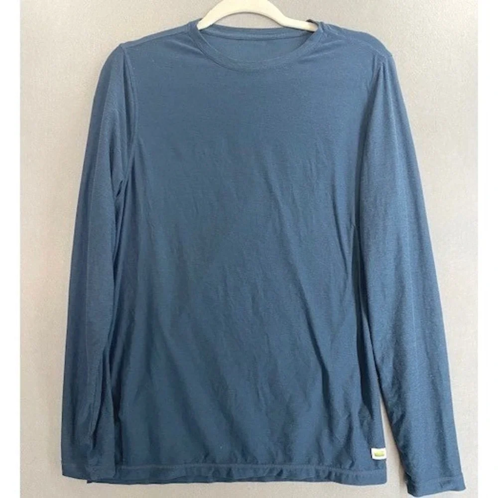 Vuori Mens Size M Strato Tech Tee Long Sleeve Blue‎ Heather Crew Neck V178